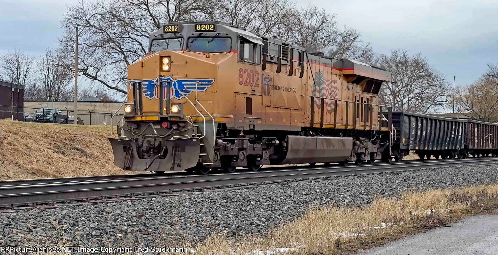 UP 8202 leads B520.